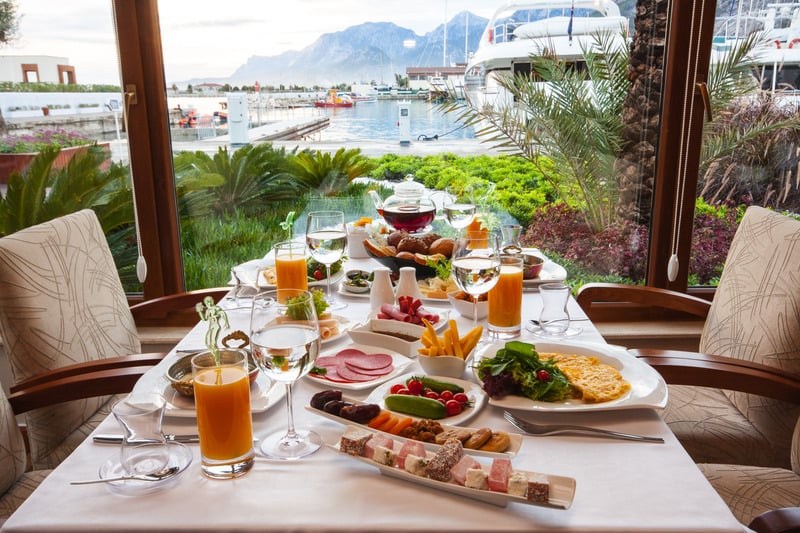 Cốc, ly uống nước độc đáo – Biểu tượng cho phong cách thưởng thức Quà tặng ngành F&B cho những tín đồ ẩm thực