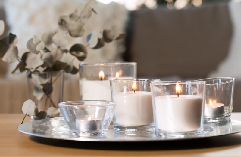 Tạo sự hài hòa giữa nến và các yếu tố trang trí khác Tạo sự hài hòa giữa nến và các yếu tố trang trí khác