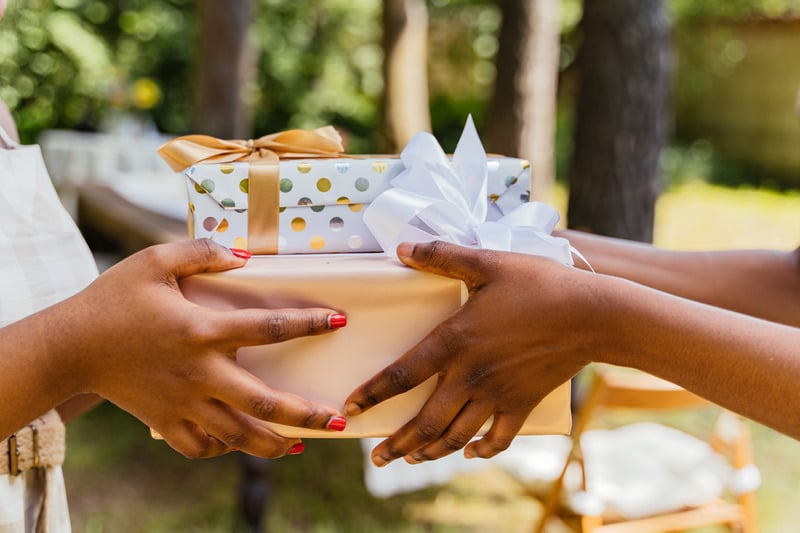 Quà tặng dành cho khách VIP nam và nữ như đồng hồ và trang sức Quà tặng dành cho khách VIP nam và nữ như đồng hồ và trang sức