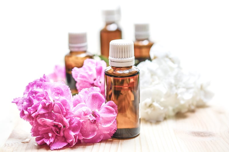 Cách sử dụng tinh dầu giúp ngủ ngon và ngủ sâu hơn Cách sử dụng tinh dầu giúp ngủ ngon và ngủ sâu hơn