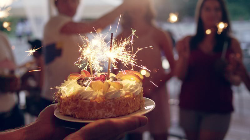 Ý tưởng tổ chức sinh nhật cho sếp lên kế hoạch giải trí 
