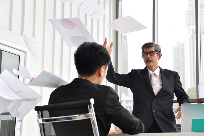 Làm gì khi nhân viên nói xấu sếp ở nơi làm việc