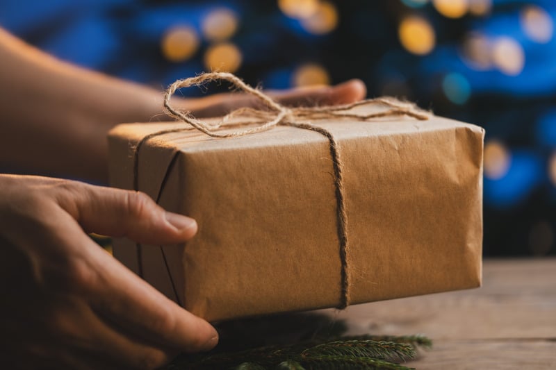 Tạo vòng hoa giấy trang trí cho cửa ra vào