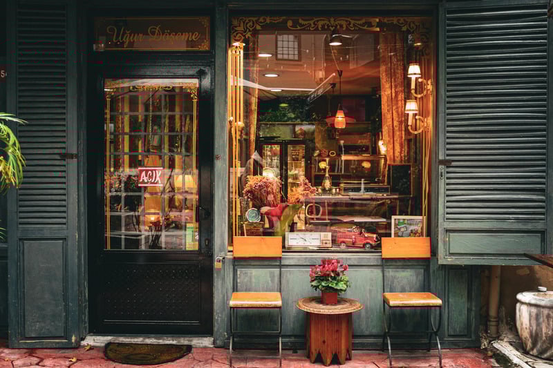 Sử dụng đèn trang trí để tạo không gian ấm cúng