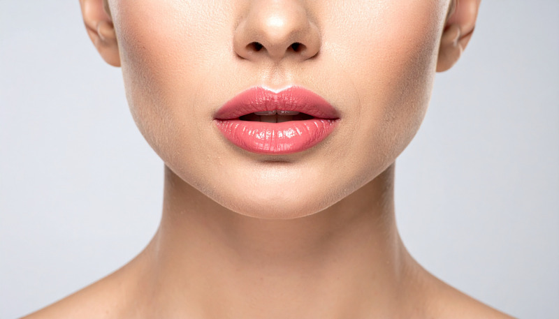 Cách chọn son hồng đất phù hợp với màu da vàng