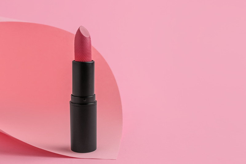 Những lưu ý khi sử dụng son hồng đất để giữ màu lâu