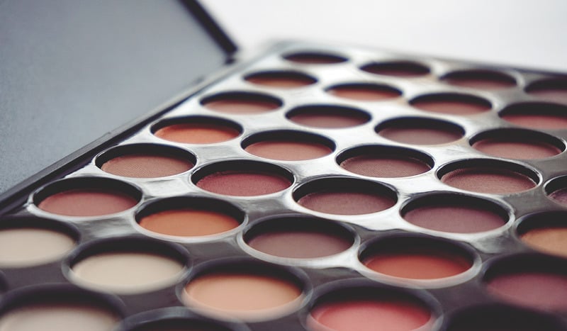 Kỹ thuật trang điểm để làm nổi bật tone nâu nhẹ