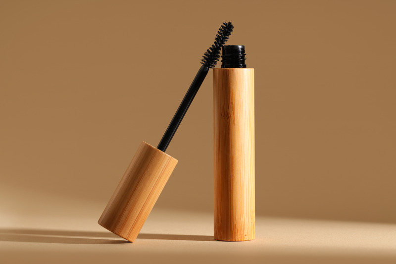 Cách tẩy trang đúng cách cho mascara chống lem