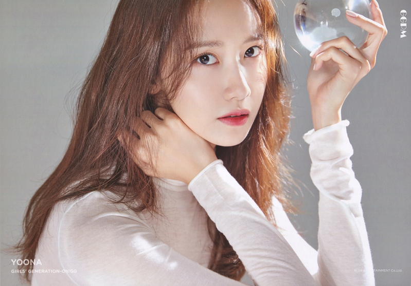 Sử dụng kem nền và che khuyết điểm cho vùng mắt