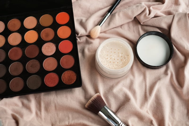 Các bước trang điểm cơ bản với phấn mắt shimmer