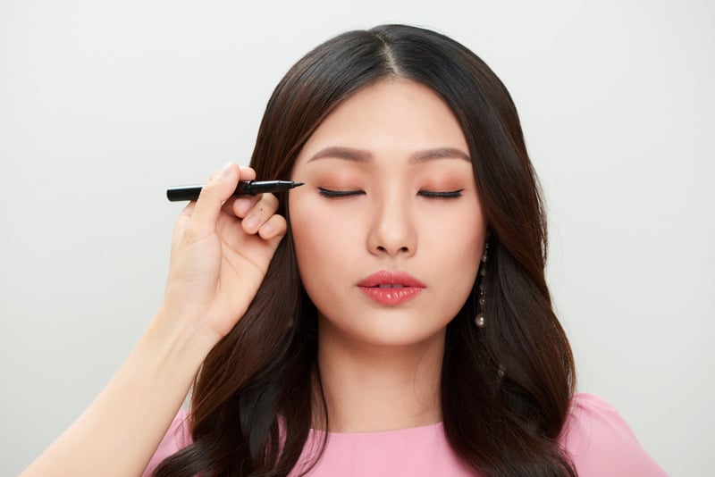 Những tips chọn lựa eyeliner phù hợp với phong cách trang điểm