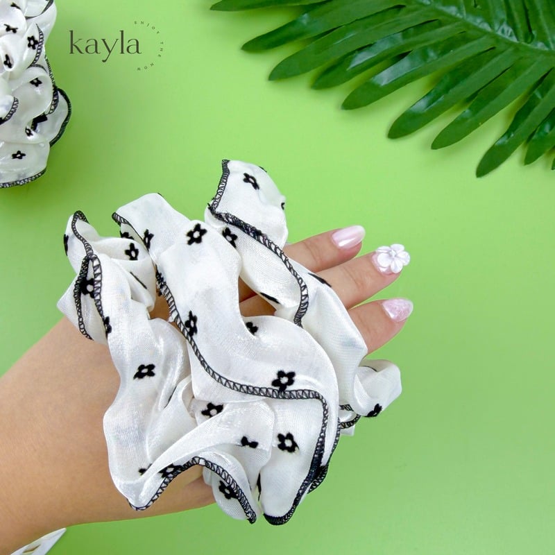 Dây Cột Tóc Crunchies Họa Tiết Trái Tim Và Hoa Thời Trang