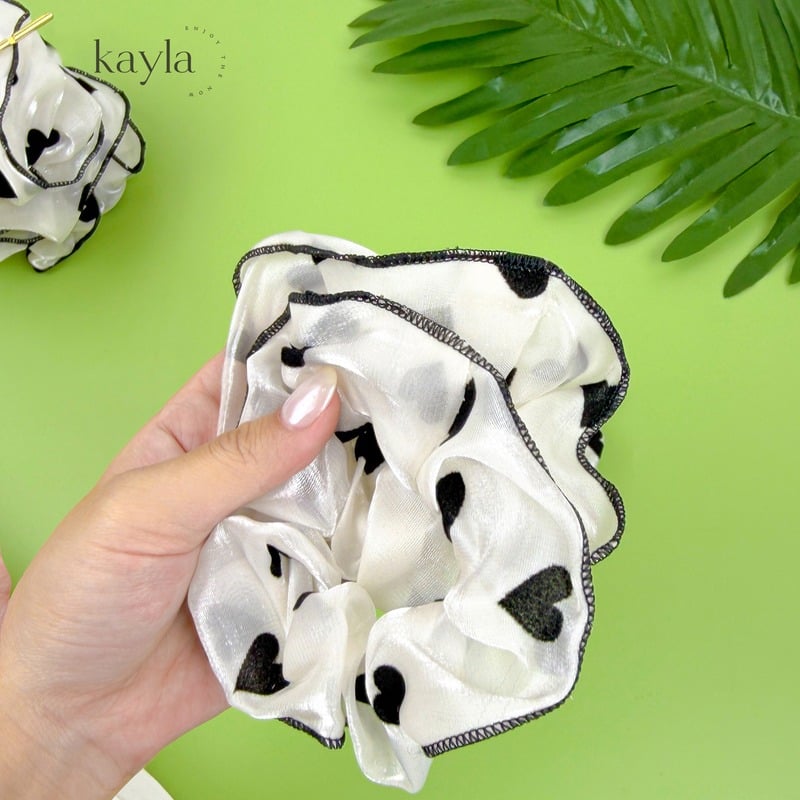 Dây Cột Tóc Crunchies Họa Tiết Trái Tim Và Hoa Thời Trang