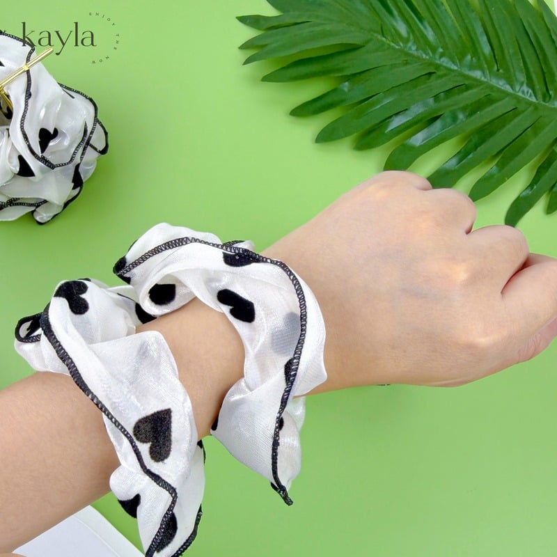 Dây Cột Tóc Crunchies Họa Tiết Trái Tim Và Hoa Thời Trang