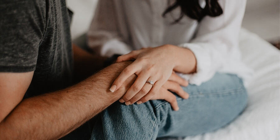 cách an ủi bạn trai khi buồn