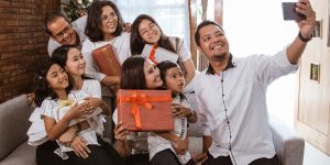 ra mắt nhà bạn trai nên mua quà gì
